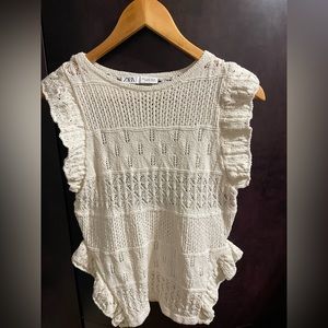 Sleeveless knit shirt